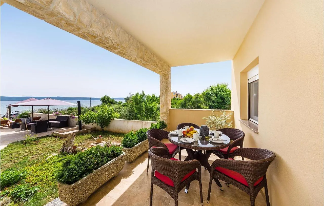 Awesome Apartment In Zdrelac With Kitchen