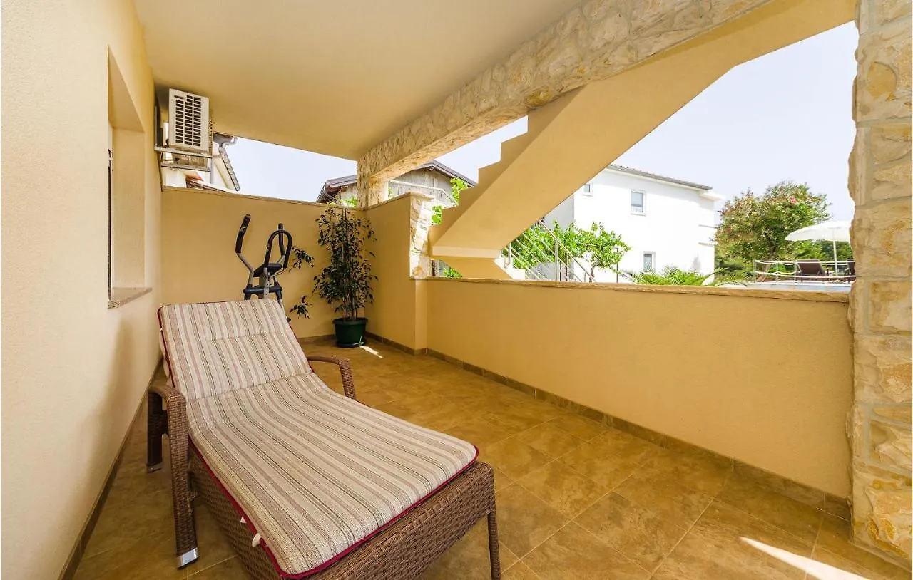 Awesome Apartment In Zdrelac With Kitchen