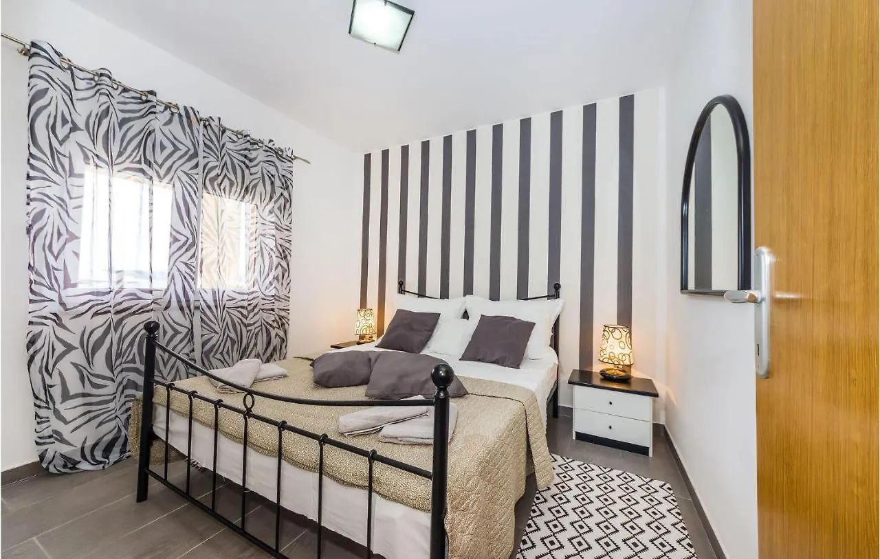 Awesome Apartment In Zdrelac With Kitchen Croatia