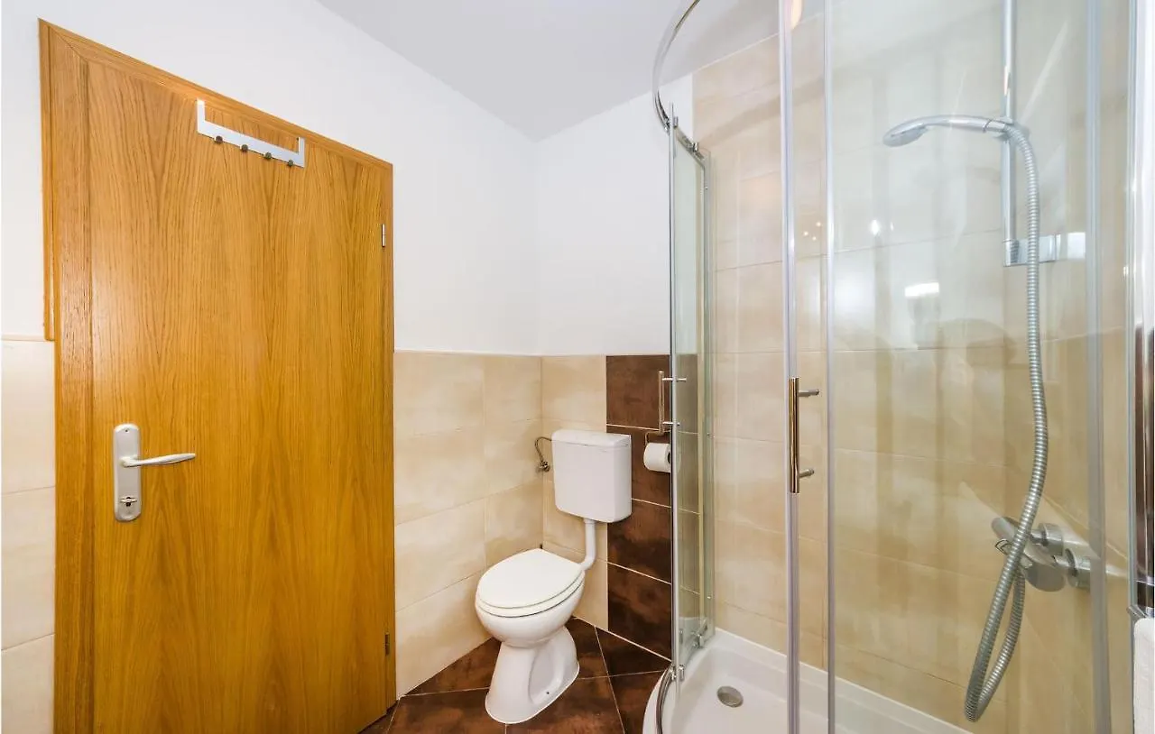 Awesome Apartment In Zdrelac With Kitchen 0*,