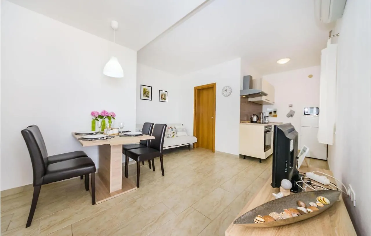 Awesome Apartment In Zdrelac With Kitchen