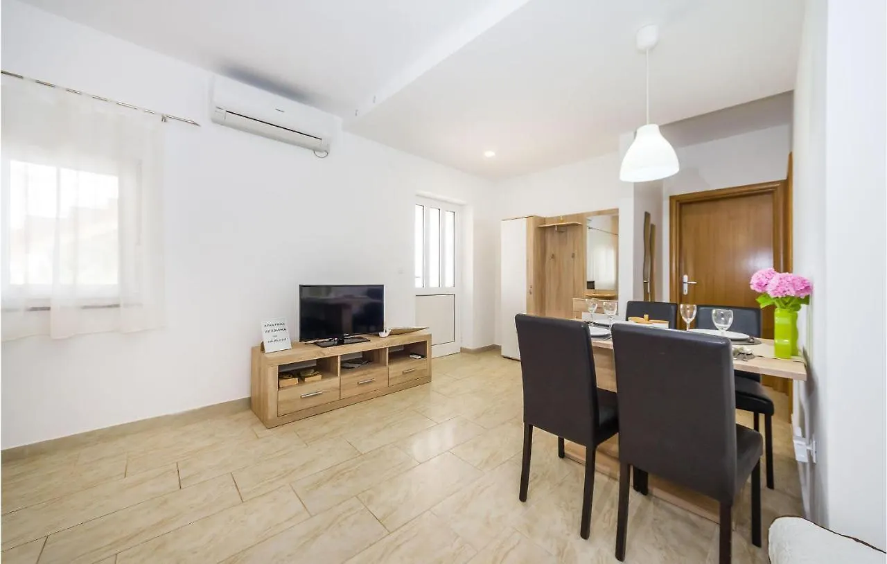 Awesome Apartment In Zdrelac With Kitchen