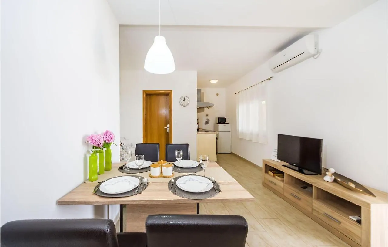 Awesome Apartment In Zdrelac With Kitchen
