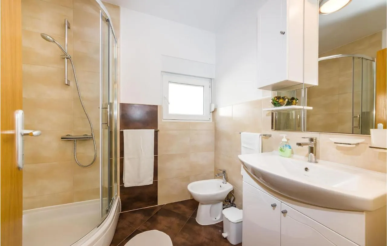 Awesome Apartment In Zdrelac With Kitchen
