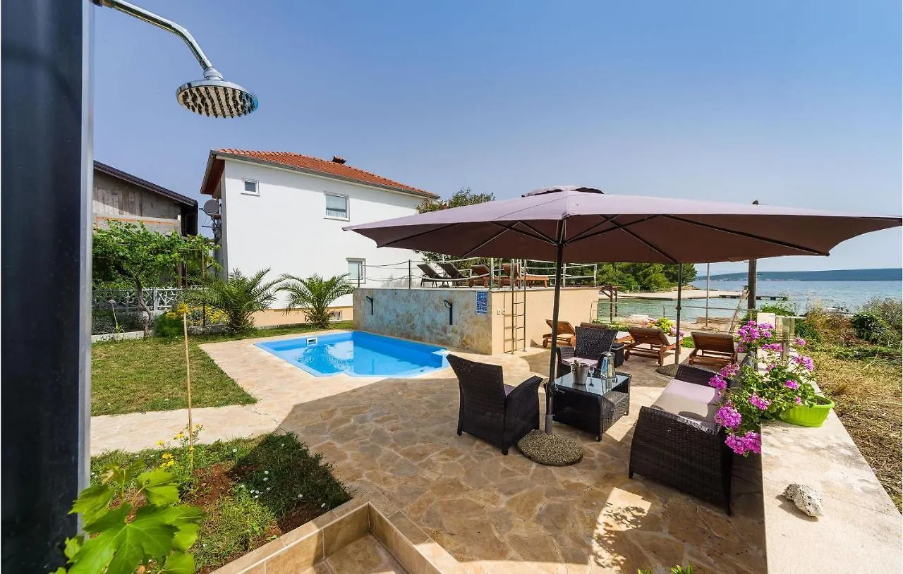 Awesome Apartment In Zdrelac With Kitchen location